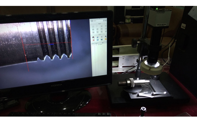 深模塑膠模具有限公司二次元的精準(zhǔn)度測試