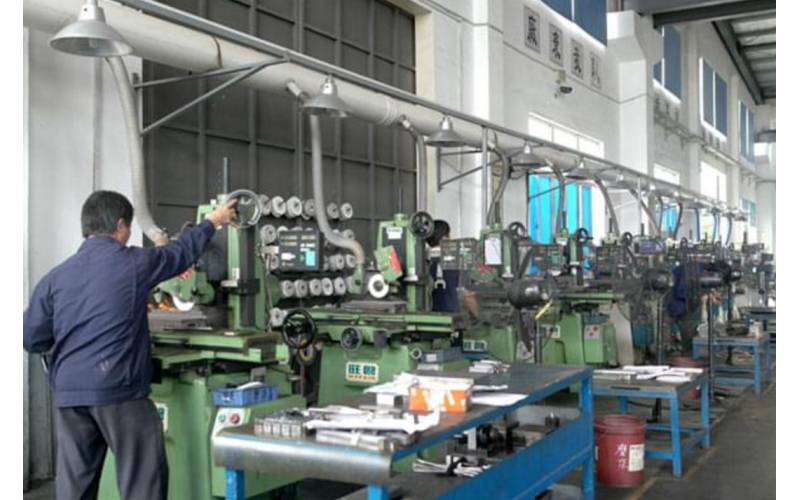 關于磨床在封閉的生產(chǎn)環(huán)境中的位置及除塵處理